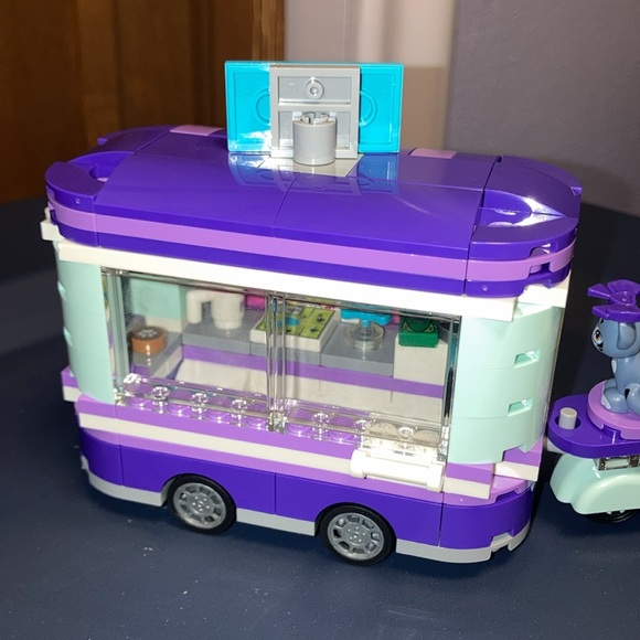 Lego friends building set 41332 Emma’s art stand - Picture 7 of 8
